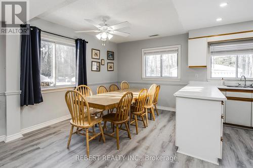 910 Concession Rd 17 W, Tiny, ON - Indoor Photo Showing Dining Room