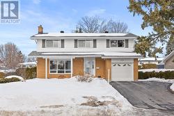 34 HADLEY CIRCLE  Ottawa, ON K2H 6N9