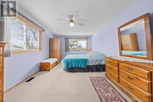 34 Hadley Circle, Ottawa, ON - Indoor Photo Showing Bedroom