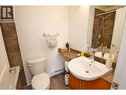 Main 4pc bathroom - 