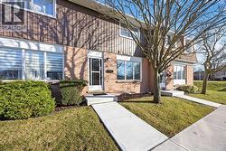82 Finch DRIVE  Sarnia, ON N7S 4T8