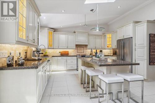 621 North Shore Boulevard E, Burlington, ON - Indoor Photo Showing Kitchen With Upgraded Kitchen