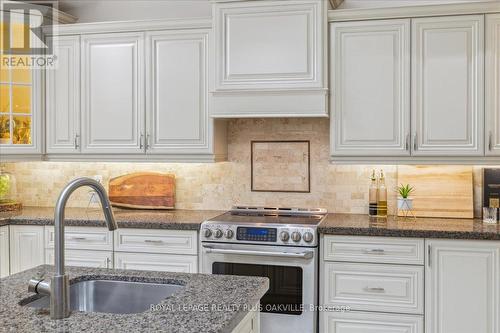 621 North Shore Boulevard E, Burlington, ON - Indoor Photo Showing Kitchen With Upgraded Kitchen