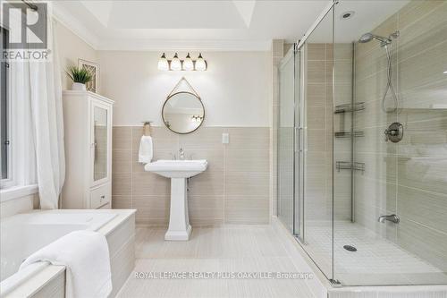 621 North Shore Boulevard E, Burlington, ON - Indoor Photo Showing Bathroom