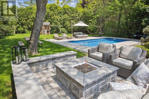 621 North Shore Boulevard E, Burlington, ON - Outdoor With In Ground Pool With Deck Patio Veranda With Backyard