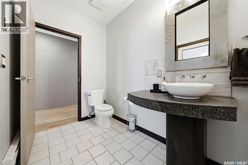 500 2020 11Th Avenue, Regina, SK - Indoor Photo Showing Bathroom