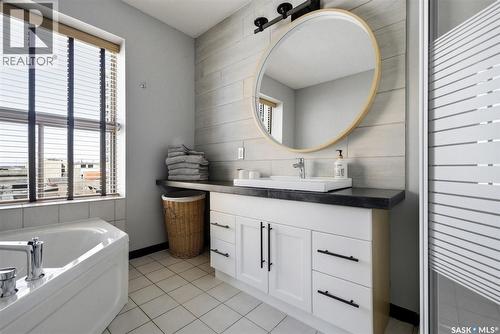 500 2020 11Th Avenue, Regina, SK - Indoor Photo Showing Bathroom