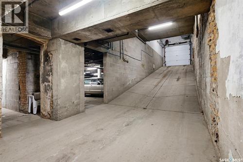 500 2020 11Th Avenue, Regina, SK - Indoor Photo Showing Garage