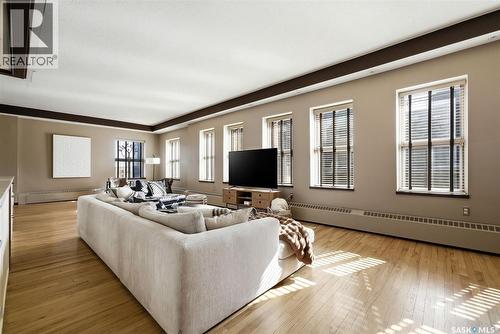 500 2020 11Th Avenue, Regina, SK - Indoor Photo Showing Living Room