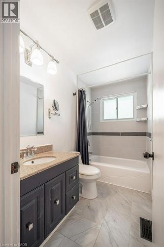 4pc Main Bath - 22 Dundonald Road, Cambridge, ON - Indoor Photo Showing Bathroom