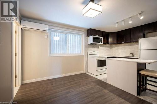 34 Burn Place Unit# 5, Kitchener, ON - Indoor Photo Showing Kitchen