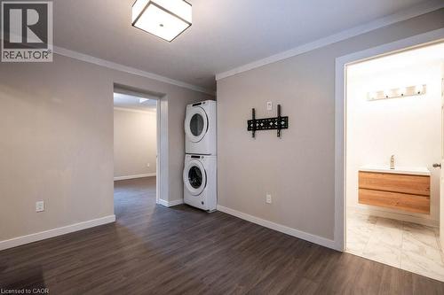 34 Burn Place Unit# 5, Kitchener, ON - Indoor Photo Showing Laundry Room