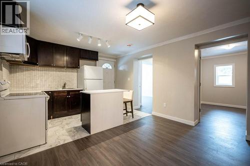 34 Burn Place Unit# 5, Kitchener, ON - Indoor Photo Showing Kitchen