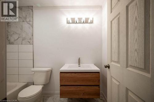 34 Burn Place Unit# 5, Kitchener, ON - Indoor Photo Showing Bathroom