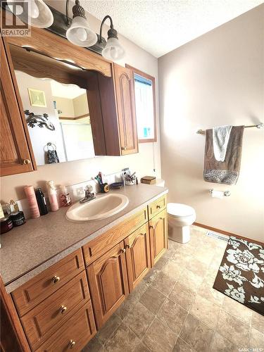 115 Carson Bay, Lampman, SK - Indoor Photo Showing Bathroom