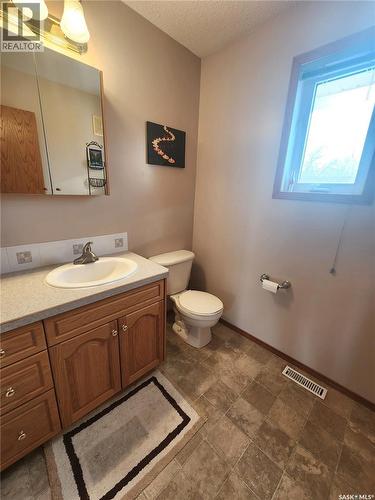 115 Carson Bay, Lampman, SK - Indoor Photo Showing Bathroom
