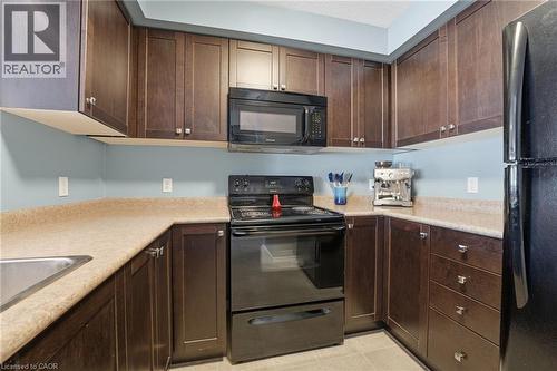 955 Zeller Crescent, Kitchener, ON - Indoor Photo Showing Kitchen
