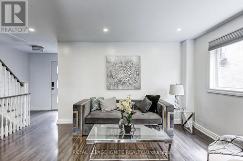 172 Radford Drive, Ajax, ON - Indoor Photo Showing Living Room