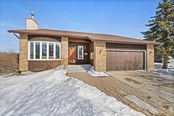 3 Waterside Cove  Winnipeg, MB R3X 1G1