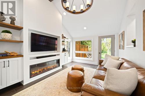 321 Guelph Line, Burlington, ON - Indoor Photo Showing Living Room With Fireplace
