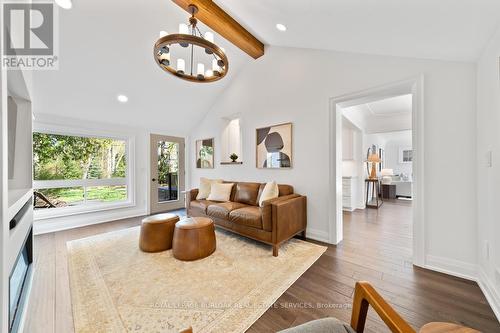 321 Guelph Line, Burlington, ON - Indoor Photo Showing Living Room
