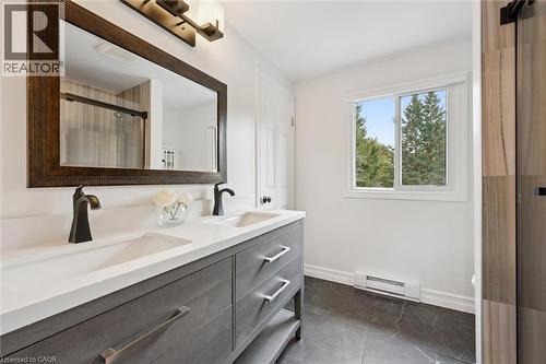 45 Sideroad 18, Fergus, ON - Indoor Photo Showing Bathroom