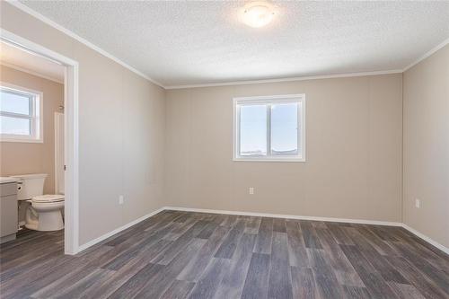 133 Prairie Oaks Drive, Mitchell, MB - Indoor Photo Showing Other Room