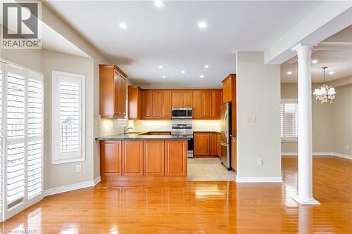 3137 Countess Crescent, Mississauga, ON - Indoor Photo Showing Kitchen