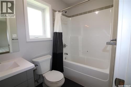 3-4 75 And 85 Atlantic Avenue, Kerrobert, SK - Indoor Photo Showing Bathroom