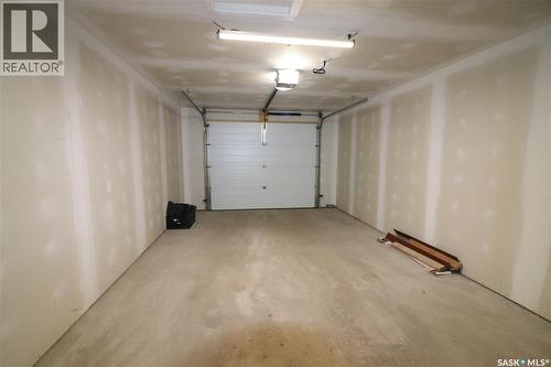 3-4 75 And 85 Atlantic Avenue, Kerrobert, SK - Indoor Photo Showing Garage