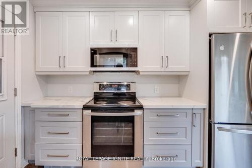 1761 Daleview Crescent, Cambridge, ON - Indoor Photo Showing Kitchen