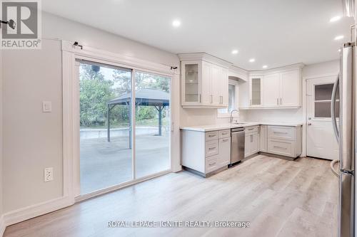 1761 Daleview Crescent, Cambridge, ON - Indoor Photo Showing Kitchen