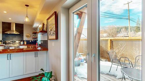 1-323 Banks Street, Kimberley, BC - Indoor Photo Showing Kitchen