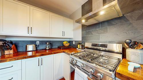 1-323 Banks Street, Kimberley, BC - Indoor Photo Showing Kitchen