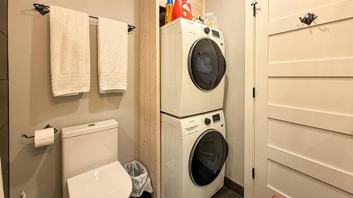 1-323 Banks Street, Kimberley, BC - Indoor Photo Showing Laundry Room