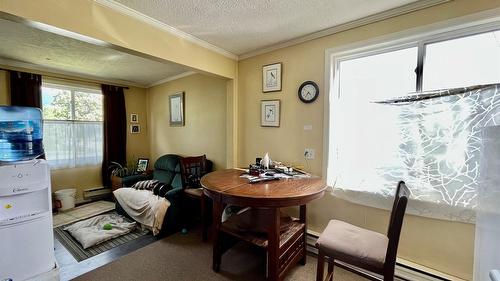 302 6Th Avenue, Nakusp, BC - Indoor Photo Showing Dining Room
