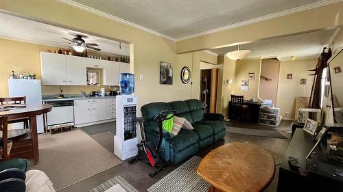 302 6Th Avenue, Nakusp, BC - Indoor