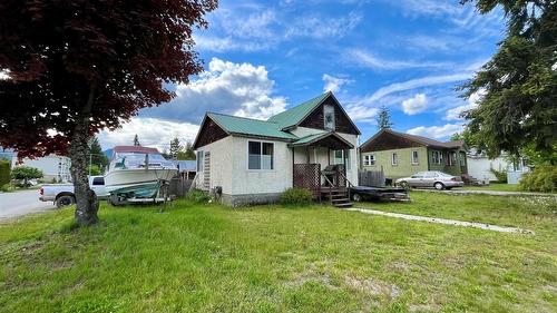 302 6th Avenue  Nakusp, BC V0G 1R0