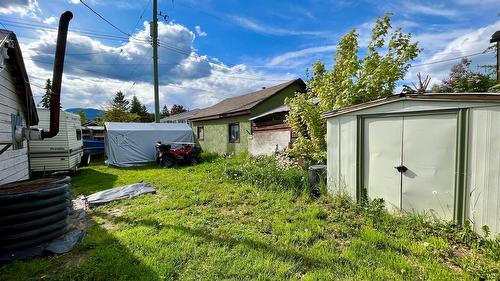 302 6Th Avenue, Nakusp, BC - Outdoor