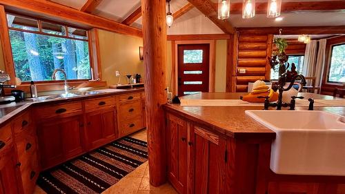 785 Beech Road, Nakusp, BC - Indoor Photo Showing Kitchen With Double Sink