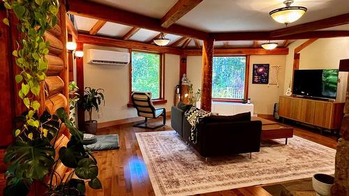 785 Beech Road, Nakusp, BC - Indoor