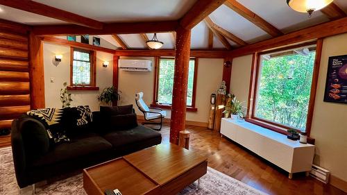 785 Beech Road, Nakusp, BC - Indoor Photo Showing Other Room
