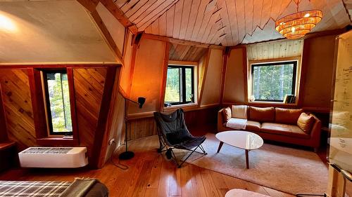 785 Beech Road, Nakusp, BC - Indoor