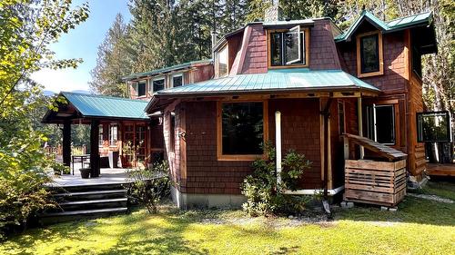 785 Beech Road, Nakusp, BC - Outdoor With Deck Patio Veranda