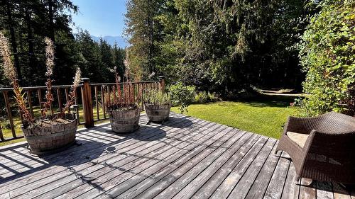 785 Beech Road, Nakusp, BC - Outdoor With Deck Patio Veranda