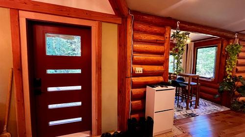 785 Beech Road, Nakusp, BC - Indoor