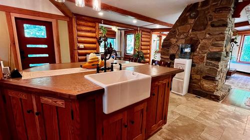 785 Beech Road, Nakusp, BC - Indoor