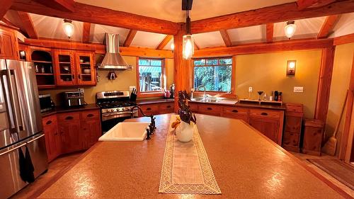 785 Beech Road, Nakusp, BC - Indoor