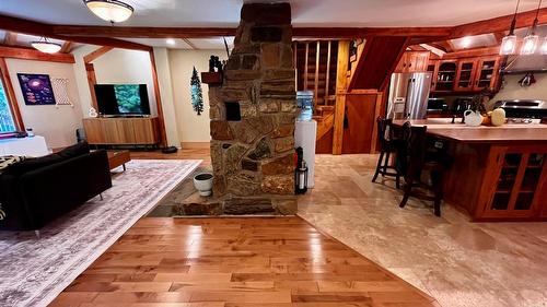 785 Beech Road, Nakusp, BC - Indoor Photo Showing Other Room