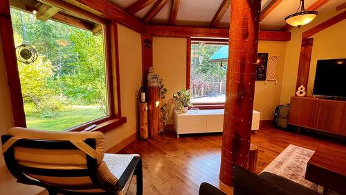 785 Beech Road, Nakusp, BC - Indoor